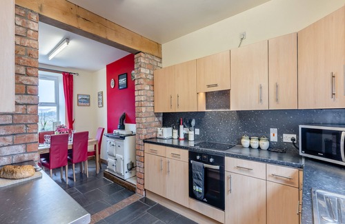 Glandyfi House | Gwarcwm Uchaf - Four Bedroom House, Sleeps 6