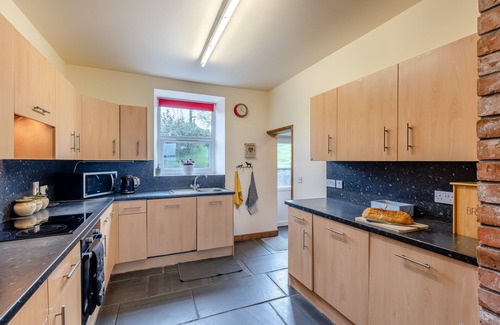 Glandyfi House | Gwarcwm Uchaf - Four Bedroom House, Sleeps 6