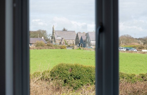 Llanfaelog House | Gwel Y Mynydd - A brilliant holiday home on Anglesey