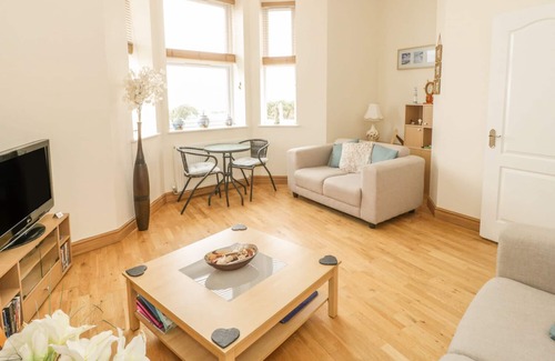 Llanfairfechan Apartment | GWYLANEDD ONE, family friendly in Llanfairfechan