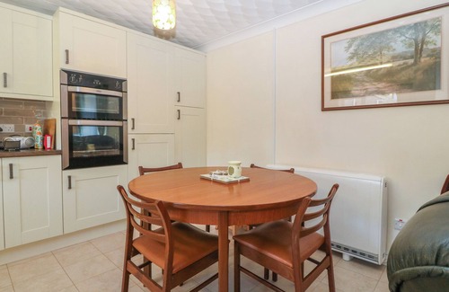 Cylch-Y-Garn Cottage | GWYNLYS, family friendly, with a garden in Cemaes Bay