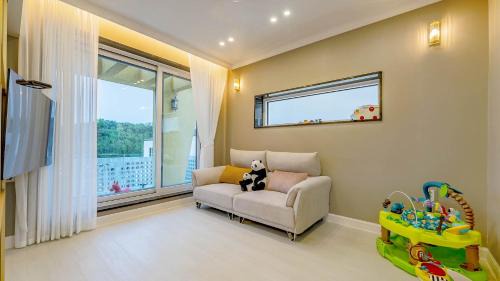 Gyeongju Villa | Gyeonju Coo n eye kids poolvilla