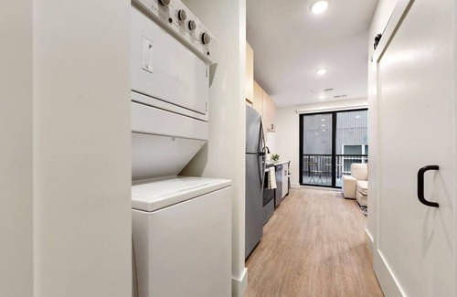 East Liberty Apartment | GYM+PARKING+HULU Near Shopping|Pitt Uni|UPMC