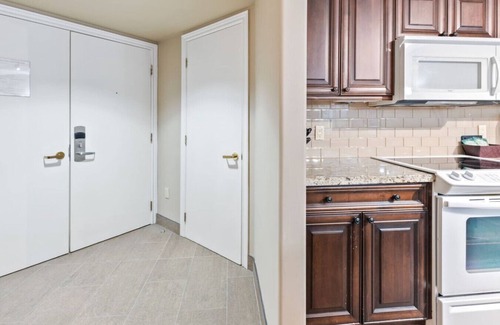 Oro-Medonte Apartment | Gym+Pool+PetFriendly+KingBeds