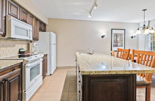 Oro-Medonte Apartment | Gym+Pool+PetFriendly+KingBeds