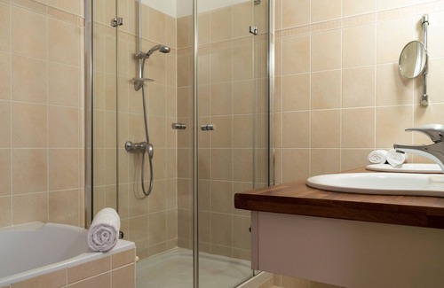 Ainhoa Hotel | Hôtel Argi Eder