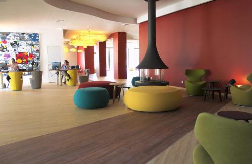Costieres Hotel | HÔTEL C SUITES chambres spacieuses