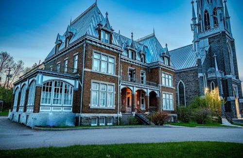 Chicoutimi Hotel | Hôtel Château Cran Chaud