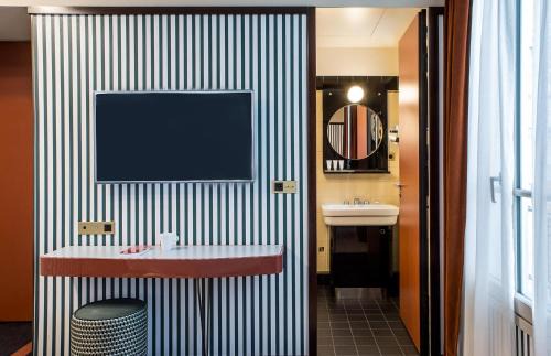 8th Arrondissement Hotel | Hôtel du Rond-point des Champs-Élysées - Esprit de France