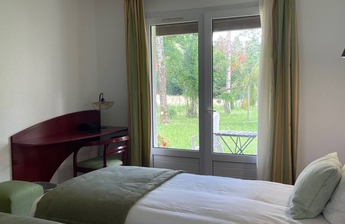 Saint-Etienne-de-Maurs Hotel | Hôtel La Châtelleraie