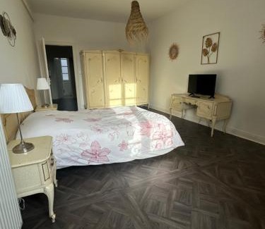 Luxeuil-les-Bains House | Hôtel Le 43