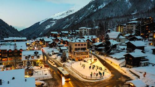Zinal Hotel | Hôtel Le Besso - Swiss Romantic Lodge Zinal