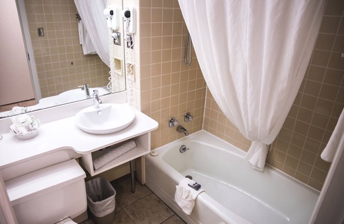 Baie Comeau Hotel | Hôtel Le Manoir