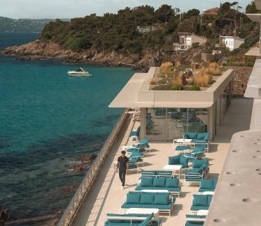 Le Lavandou Hotel | Hôtel Les Roches - Relais & Châteaux