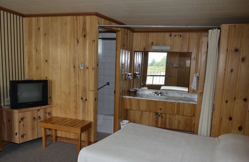 Isle aux Coudres Hotel | Hôtel Motel Les Voitures d'Eau