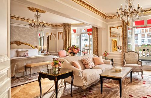 Champs-Elysees Hotel | Hôtel Plaza Athénée - Dorchester Collection
