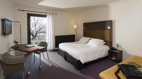 Martailly-Les-Brancion Hotel | Hôtel Restaurant La Montagne De Brancion