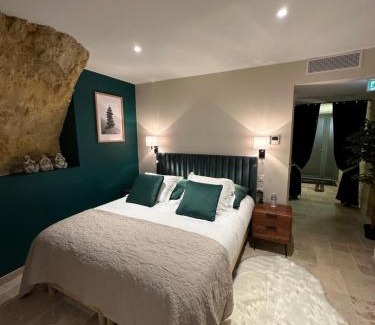 Luynes Hotel | Hôtel-Restaurant-Chambre Insolite Spa - Le XII de Luynes