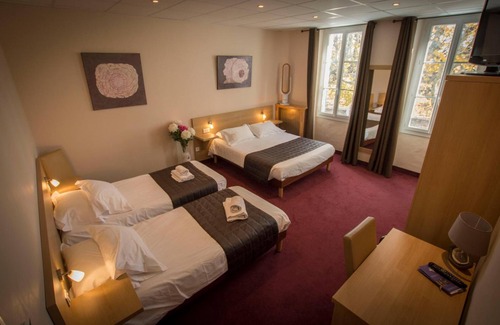 Carnoules Hotel | Hôtel Restaurant Le Castel Fleuri