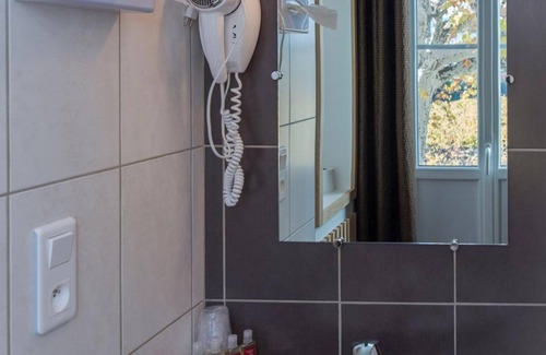 Carnoules Hotel | Hôtel Restaurant Le Castel Fleuri
