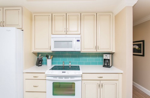 Wailua House Lots Condo | H-G-T-V type Renovation, Million Dollar view starting at only $210/night!
