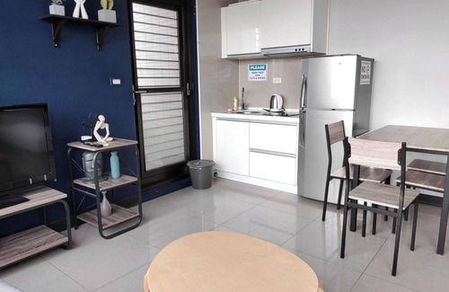 Zhongshan Apartment | H&K Mall QSquare above Taipei Main Station