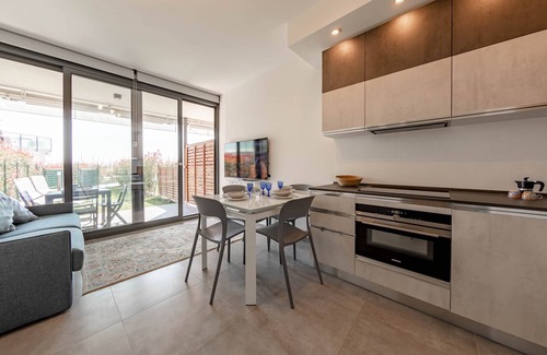 Santo Stefano al Mare Apartment | 𝐇𝟏𝟏 [Luxury 8A] - Porto - Swimming pool - Jacuzzi