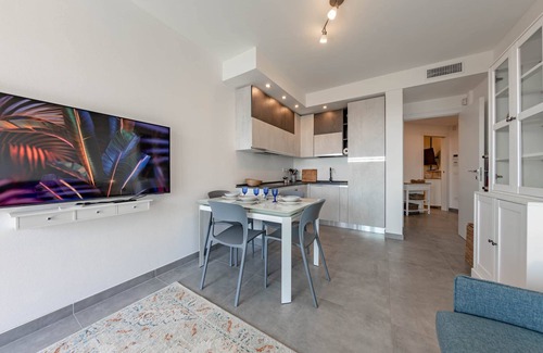Santo Stefano al Mare Apartment | 𝐇𝟏𝟏 [Luxury 8A] - Porto - Swimming pool - Jacuzzi