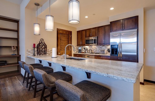 Downtown Steamboat Springs Condo | H204A | Luxury Downtown | A/C | Close to Shops | Ski Locker at Base