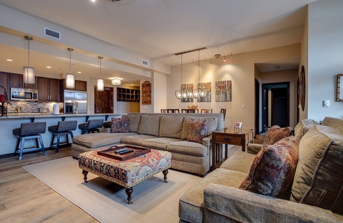 Downtown Steamboat Springs Condo | H204A | Luxury Downtown | A/C | Close to Shops | Ski Locker at Base