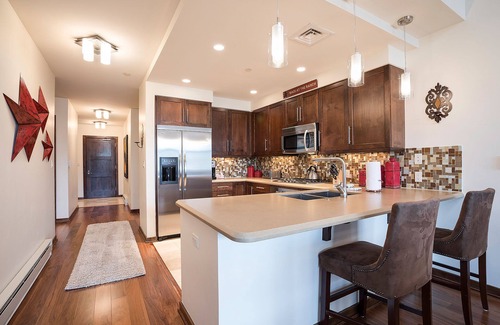 Downtown Steamboat Springs Condo | H305B | A/C | Great Downtown Location | High-end Interiors | Free City Bus | Ski