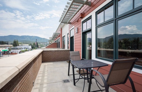 Downtown Steamboat Springs Condo | H305B | A/C | Great Downtown Location | High-end Interiors | Free City Bus | Ski