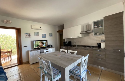Budoni Apartment | H40 Villetta with swimming pool 2 minutes from the sandy beach and centre,garden