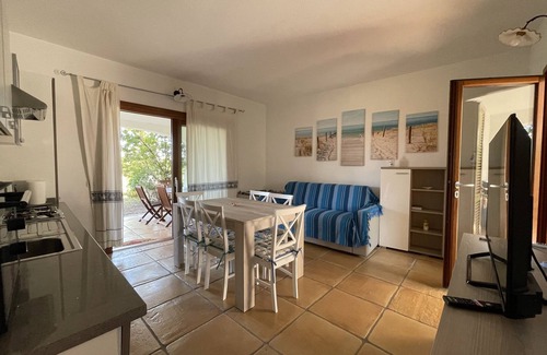 Budoni Apartment | H40 Villetta with swimming pool 2 minutes from the sandy beach and centre,garden