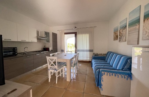 Budoni Apartment | H40 Villetta with swimming pool 2 minutes from the sandy beach and centre,garden