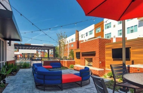Coliseum Central Apartment | H4N Ellipse Urban | 1Bd Apartment Near Peninsula Town Center