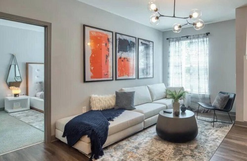 Coliseum Central Apartment | H4N Ellipse Urban | 1Bd Apartment Near Peninsula Town Center