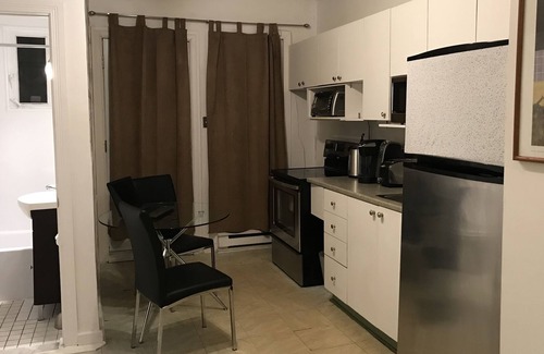 De Lorimier Apartment | H66 - Fully furnished, all inclusive, apartment. Internet, cable