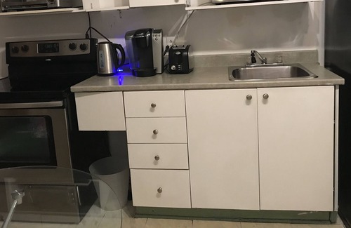 De Lorimier Apartment | H66 - Fully furnished, all inclusive, apartment. Internet, cable