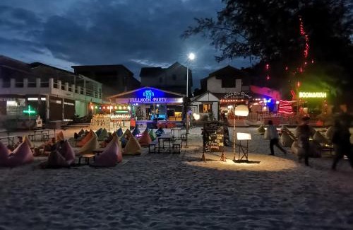 Haad Rin Hotel | Haadrin Village near the pier
