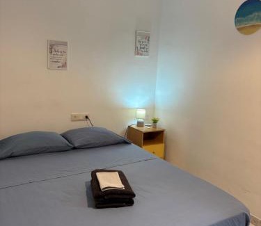 Olot House | Habitación con baño compartido