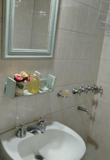 Ramallo Apartment | Habitación con baño para dos personas