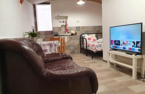 Monistrol de Montserrat House | Habitación independiente con baño y patio en Cremallera de Montserrat