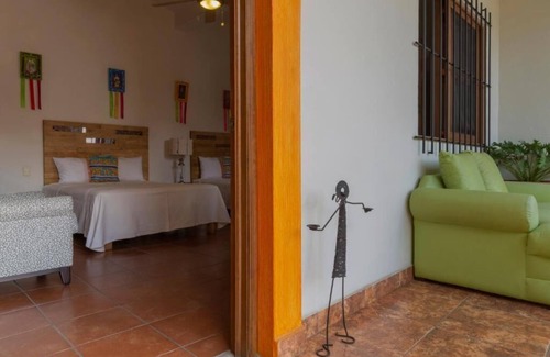 Luis Jimenez Figueroa Bed & Breakfast | Habitación Retablos en Casa Los Arquitos B&B