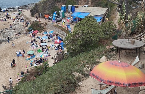 Quintero Bed & Breakfast | Habitacion con baño privado y balcon, playa las Conchitas y Parque de Quintero