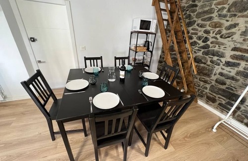Biescas House | Habitaciones Para 10 Personas en Pleno Centro de Biescas