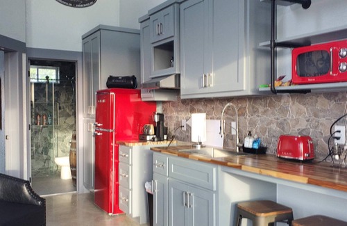 Johnson City House | HACIENDA AMOR Summary