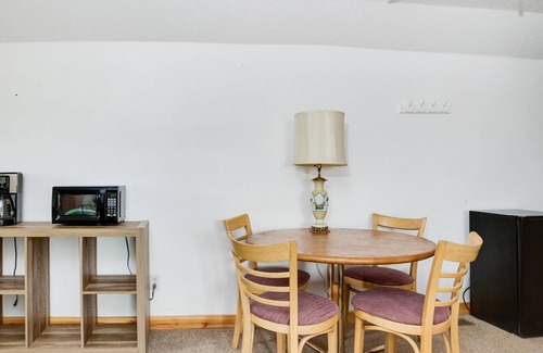 Spring City Apartment | Hacienda Roja - The Cedars #7 at Wind Walker Homestead, Sleeps 6
