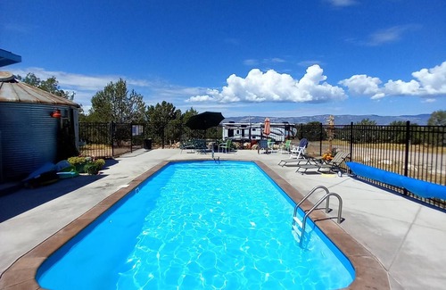 Spring City Apartment | Hacienda Roja - The Cedars #7 at Wind Walker Homestead, Sleeps 6