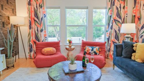 Bouldin House | Hacienda SoCo - Fire Pit & 3 Min Walk to SoCo